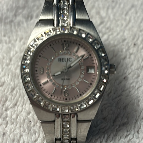 Vintage Relic by Fossil Queen's Court Women's Watch. Great condition pink face - Picture 2 of 5